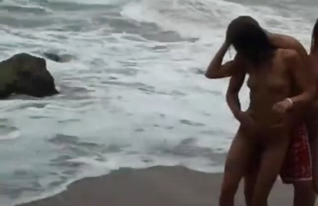 XXX جوجه ادرار در توالت و در شهواني سكسي همان زمان بود