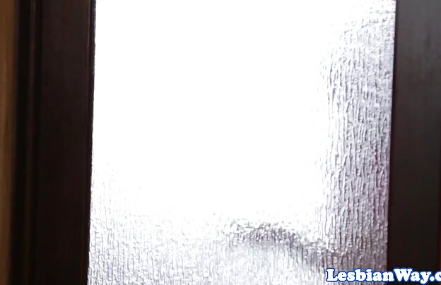 XXX جذاب دختر زیبا در مقابل دوربین نشان دادن عكس سكسي متحرك شهواني کون